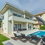 Barbara-kastela With Heated Pool *