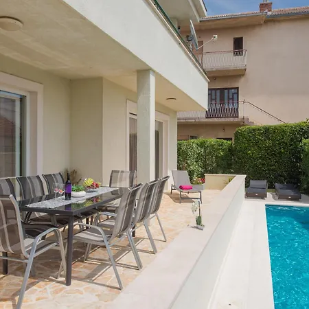 Barbara-kastela With Heated Pool شقة