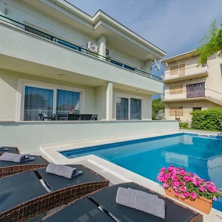 Barbara-kastela With Heated Pool Апартаменты *