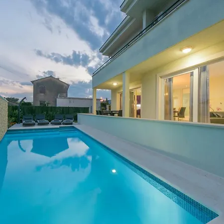 Barbara-kastela With Heated Pool Апартаменты