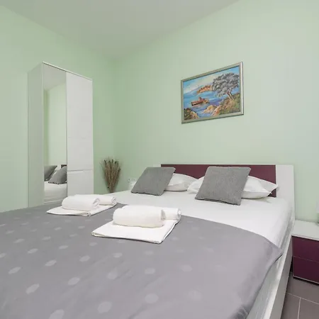 Apartment Barbara-kastela With Heated Pool Kastela