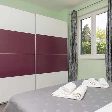 Barbara-kastela With Heated Pool Apartment