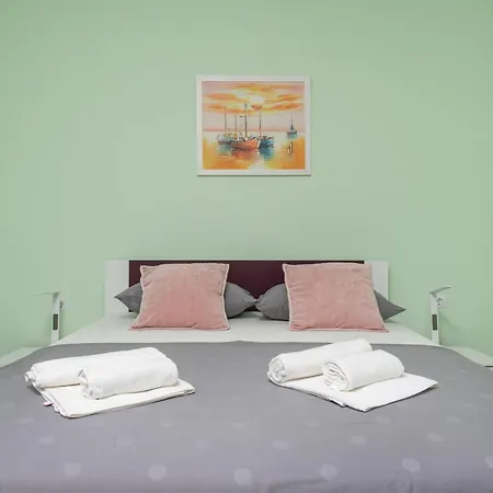 Apartment Barbara-kastela With Heated Pool