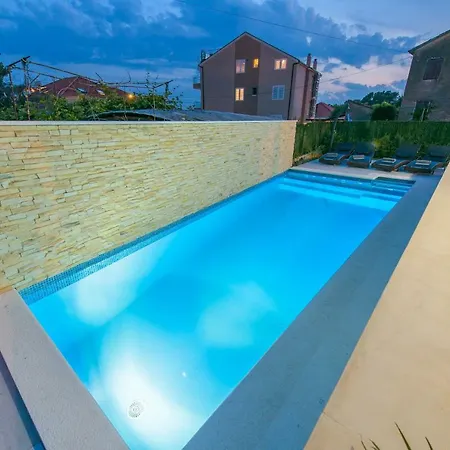 Apartment Barbara-kastela With Heated Pool