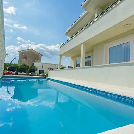 Barbara-kastela With Heated Pool *