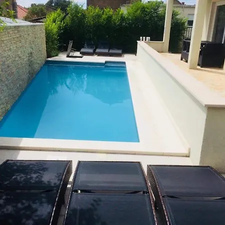 Apartment Barbara-kastela With Heated Pool